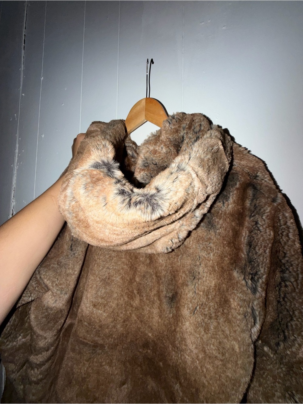 Women Hollister Brown Faux Fur Bomber Jacket size S - Picture 4 of 8